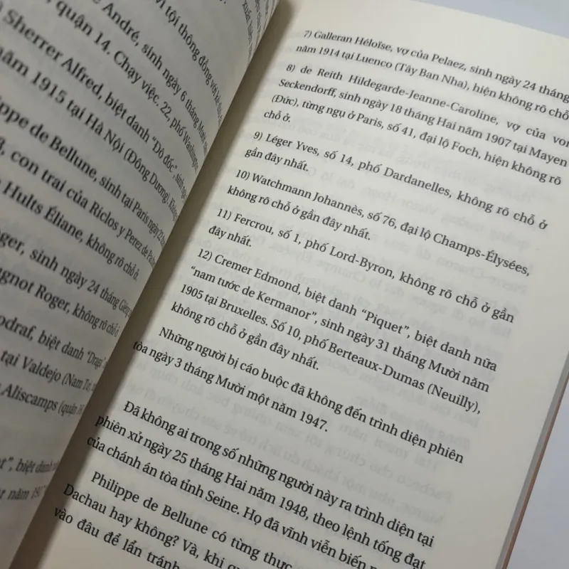 Hoa của phế tích - Patrick Modiano 757602