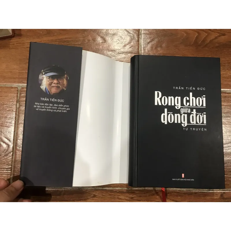 Rong chơi giữa dòng đời - Trần Tiến Đức (k4) 722886