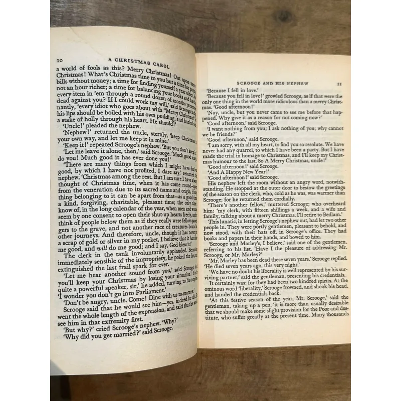 The Christmas Books - Charles Dickens (A Chrismas Carol And Other Stories) 728371