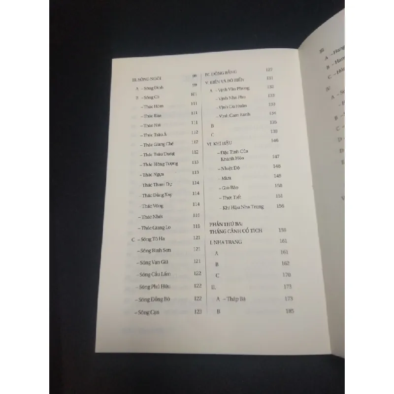 Xứ trầm hương Quách Tấn 2019 mới 70% bẩn bìa, ố vàng HCM0611 602570