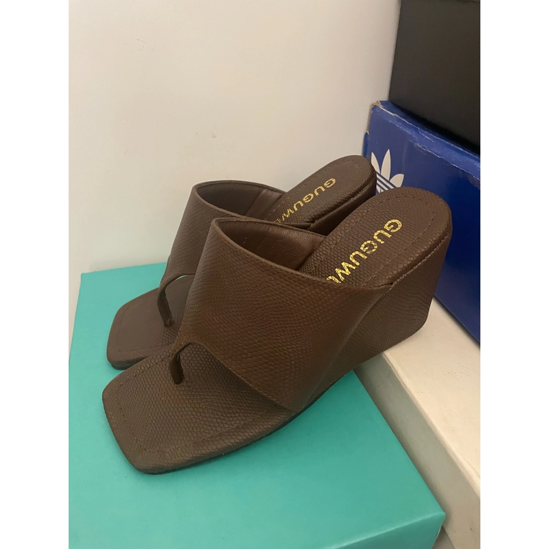 Xuồng nữ xỏ ngón  499853