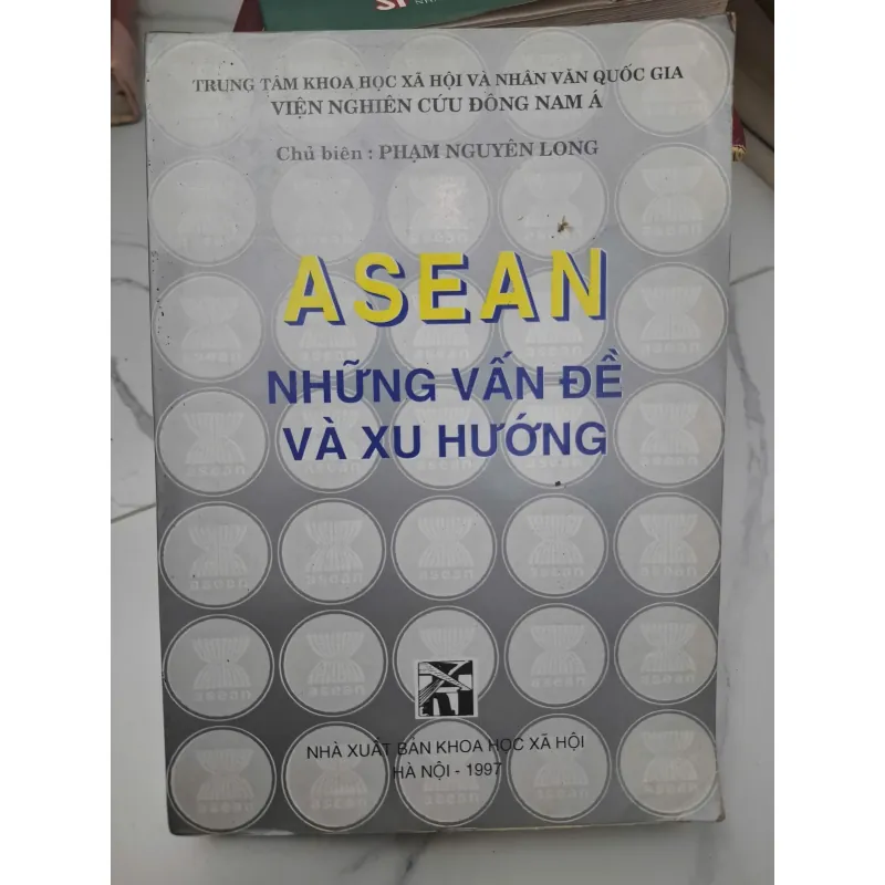 ASEAN - Những vấn đề và xu hướng - Chủ biên: Phạm Nguyên Long 696351