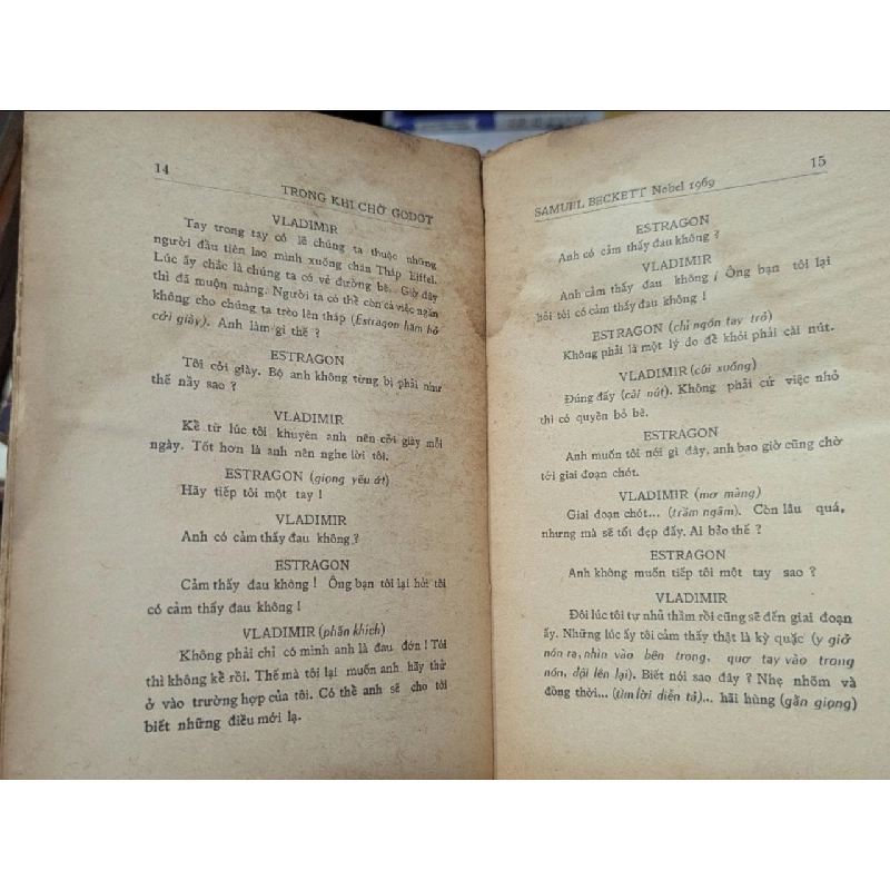 TRONG KHI CHỜ GODOT - SAMUEL BECKETT 119271