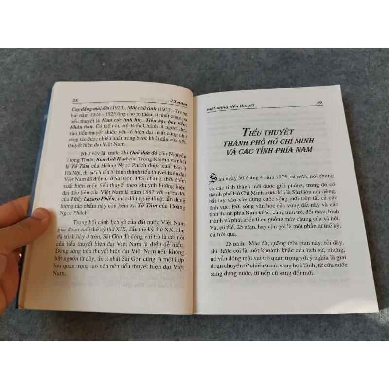 25 NĂM MỘT VÙNG TIỂU THUYẾT 717956