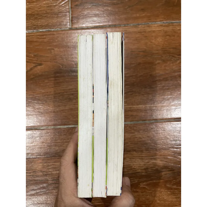 Junie B.Jones và ngày hội thú cưng.  Junie B.Jones và chiếc xe buýt bốc mùi ngớ ngẩn ..(6 715359