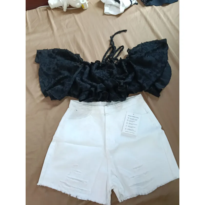 Quần short nữ trắng, áo trễ vai  989649