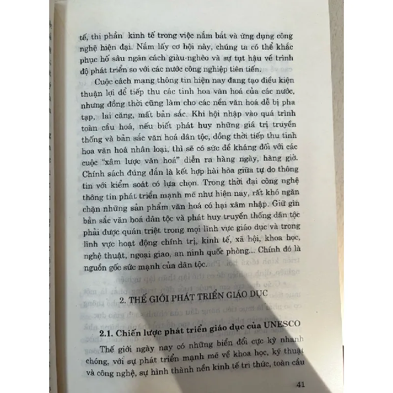 Giáo dục thế giới đi vào thế ly XXI - nhiều tác giả 711507