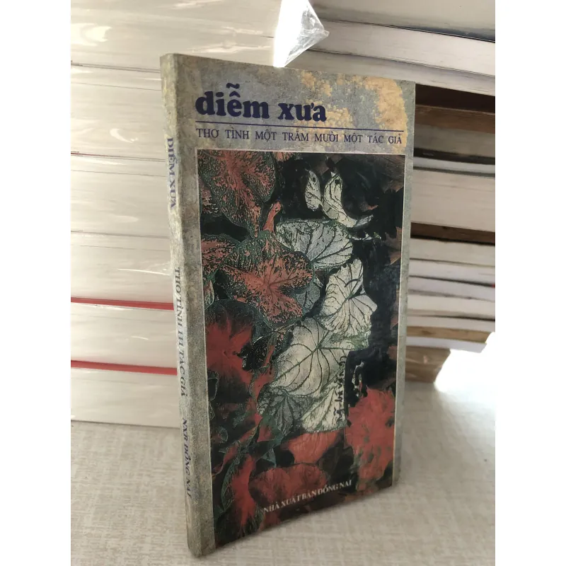 Diễm xưa - thơ tình một trăm mười một tác giả 784520