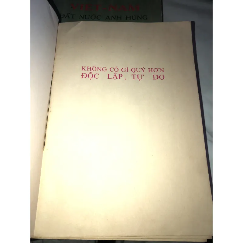 Việt Nam đất nước anh hùng  998235