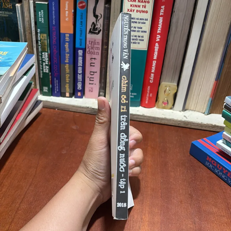 II Tiểu Thuyết: Chim Sẻ Ri Trên Đồng Nước (Tập 1) - Nguyễn Trọng Văn - 2018 786224