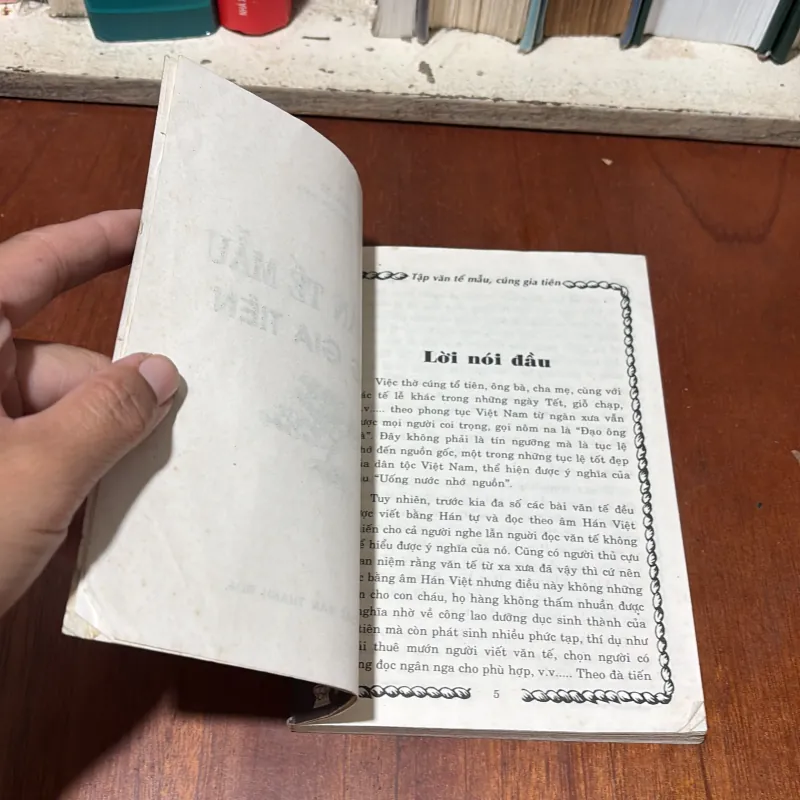 II Văn Hoá Việt Nam: Tập Văn Tế Mẫu Cúng Gia Tiên - Thái Vi - 2006 752239