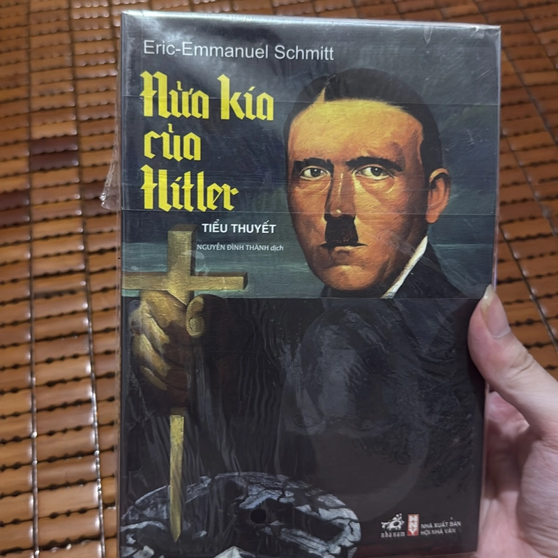 Nửa kia của Hitler - Erif- Emmanuel Schmitt 530959