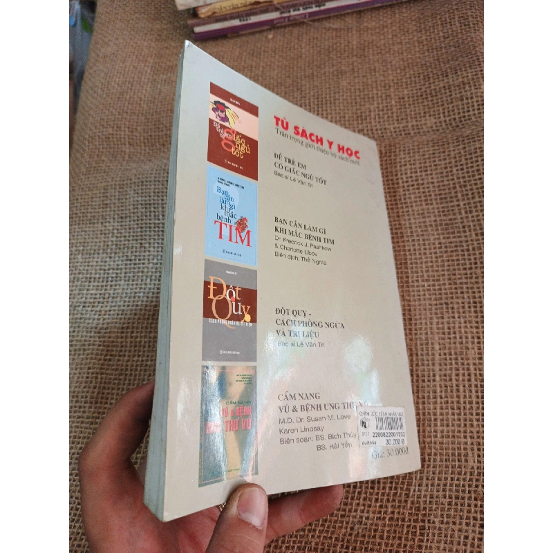 CẨM NANG ĐIỀU TRỊ VÀ CHĂM SÓC BỆNH NHÂN UNG THƯ 2004 mới 80% ố(Sách Y học - Sức khỏe - Thể thao) HLSC2404 1028513