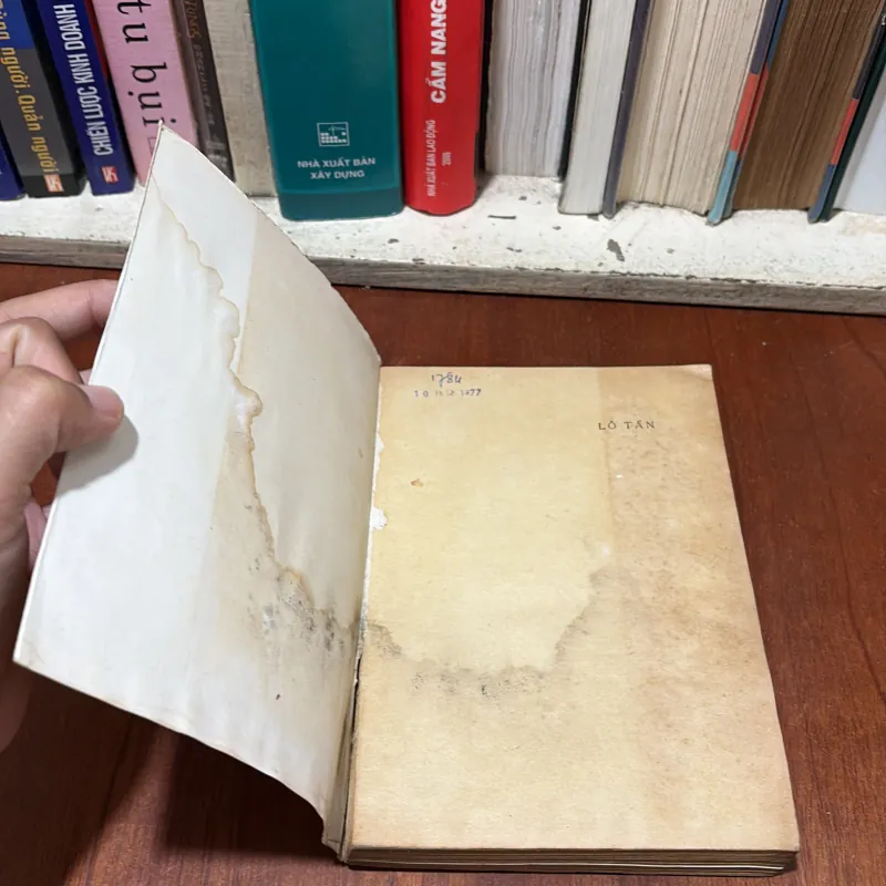 II Sách Xưa: Lỗ Tấn (Văn Học Trung Quốc) - Trương Chính - 1977 778731