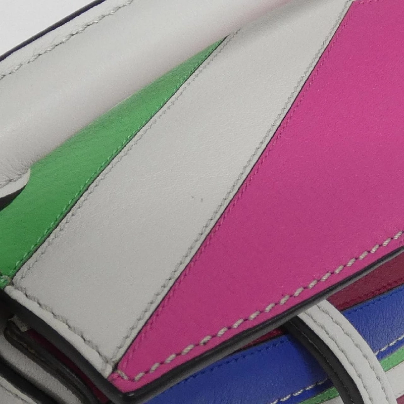 Túi Loewe Puzzle Edge Zigzag Mini A510P88X03 619564