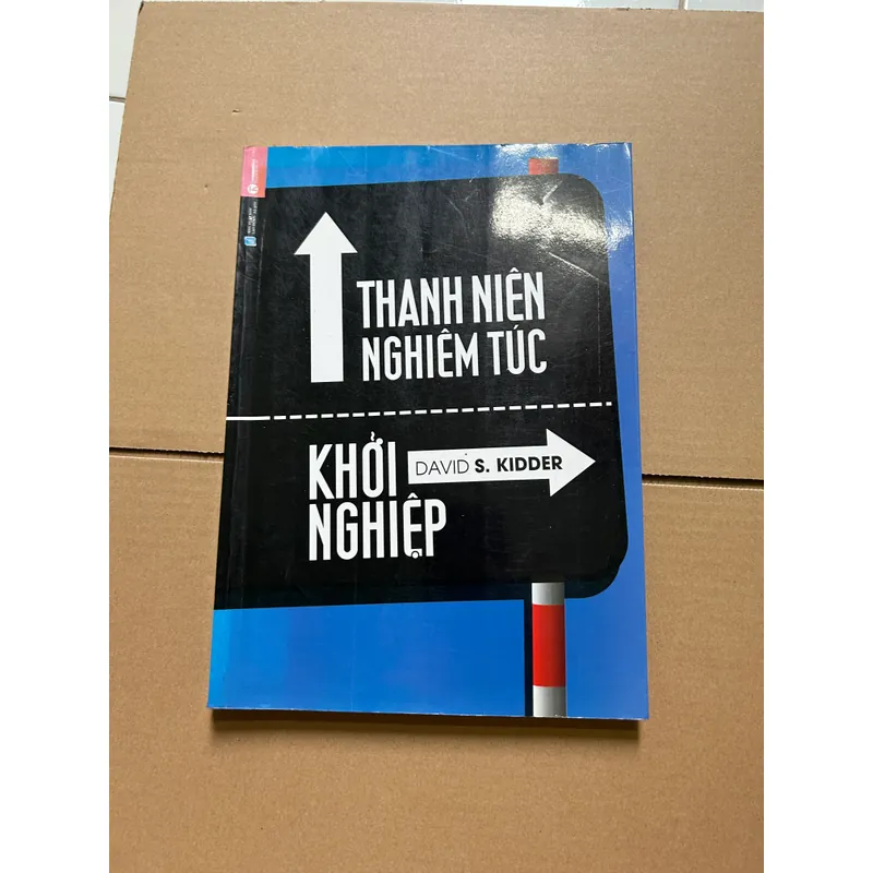 Thanh niên nghiêm túc khởi nghiệp 736685