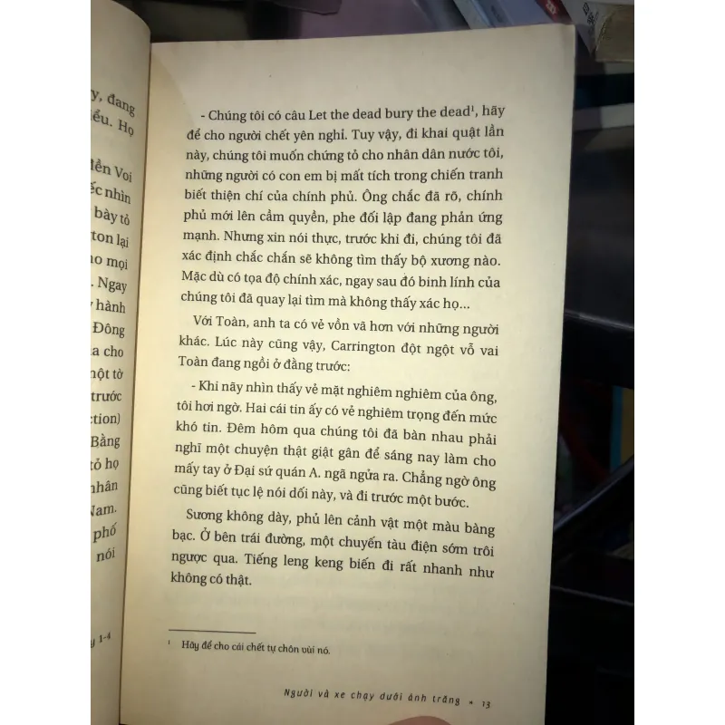Người và xe chạy dưới ánh trăng - Hồ Anh Thái 1019119