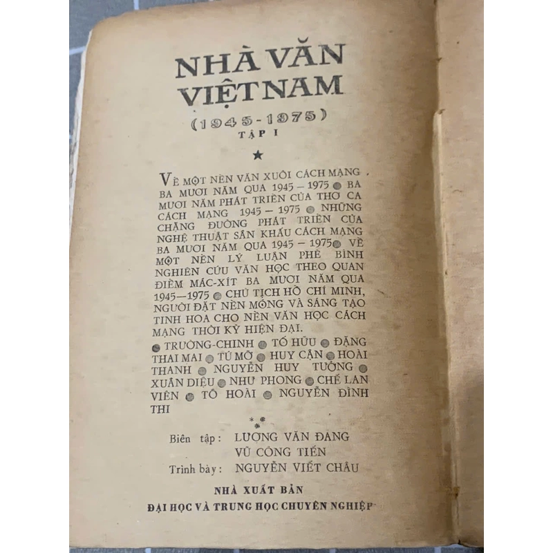 NHÀ VĂN VIỆT NAM 1945-1975 - Phan Cự Đệ , Hà Minh Đức 545115