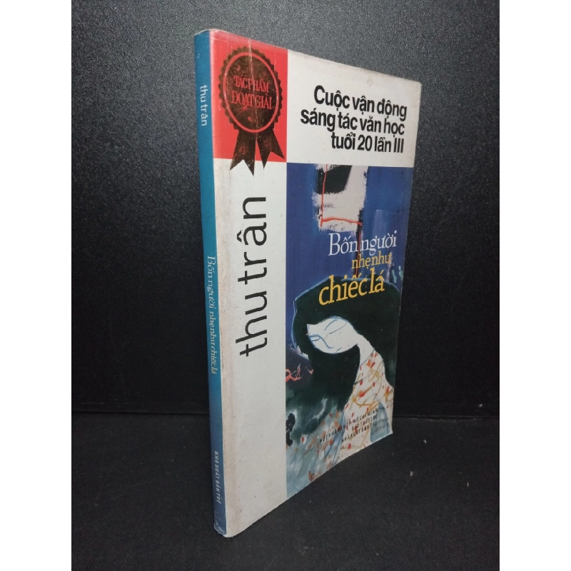 Bốn người nhẹ như chiếc lá mới 90% bẩn nhẹ 2005 Thu Trân HCM2103 VĂN HỌC 918523