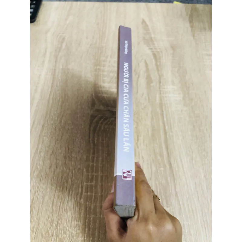 NGƯỜI BỊ CIA CƯA CHÂN SÁU LẦN 976572