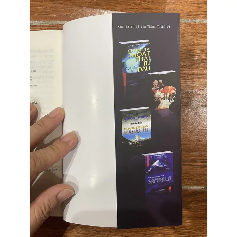 Đi tìm thành hoàng đế - E-rơ-nơ Mun-đa-sép Gồm 5 tựa: - Chúng ta thoát thai từ đâu.. 706689