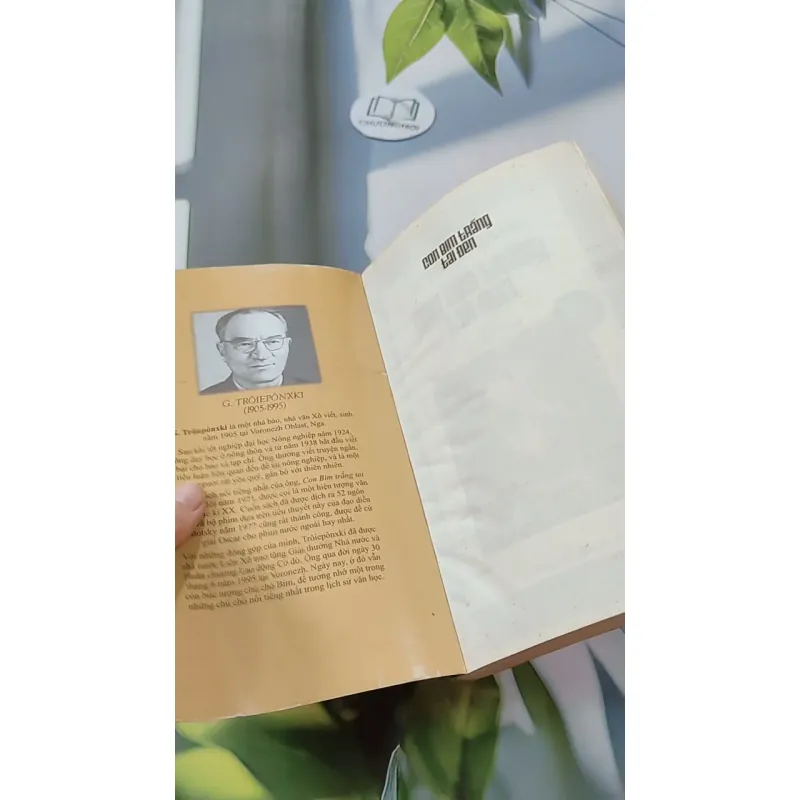 Con Bim Trắng Tai Đen - G. T. Proleforski 744686