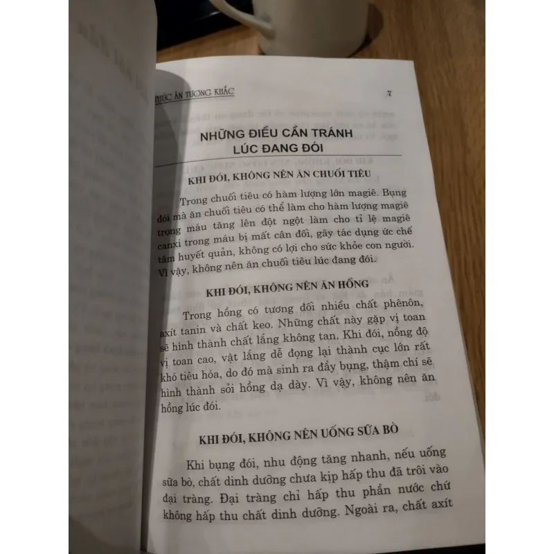 sách: "Thức Ăn Tương Khắc Phòng Và Chữa Bệnh Bằng Ăn Uống".
Tác giả: Giang Thức Ăn. 929485