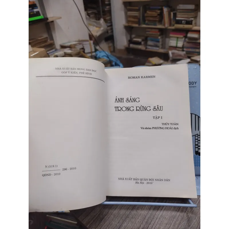 Sách: Ánh sáng trong rừng sâu - Ronam Karmen (Bộ 2 tập) (A2) 717145