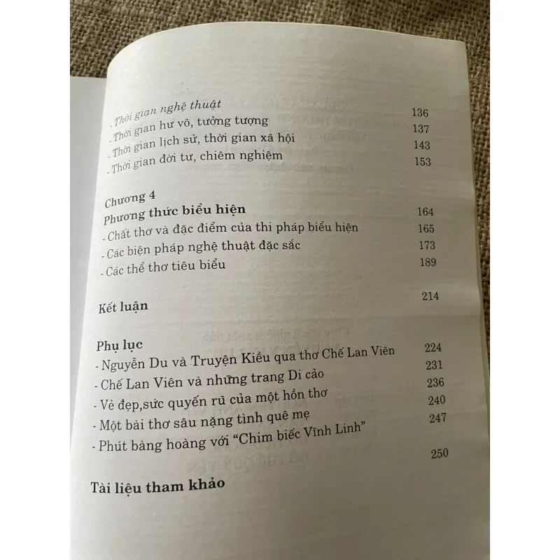 THẾ GIỚI NGHỆ THUẬT THƠ CHẾ LAN VIÊN - chuyên luận của Hồ Thế Hà  796872