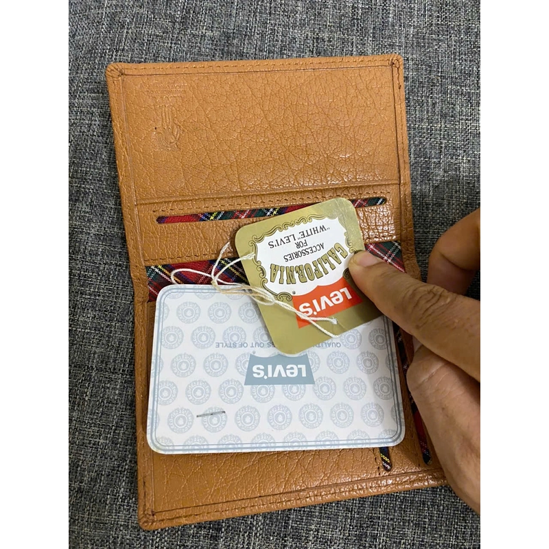Levi's new wallet ví Levi's mới chưa xài 100% có tem mác 464050
