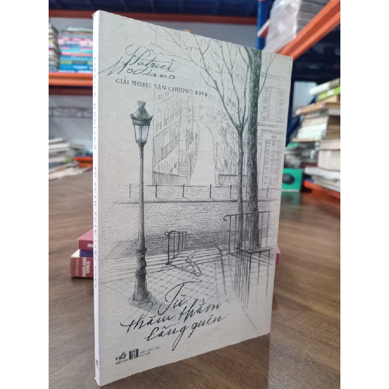 Từ thăm thẳm lãng quên - Patrick Modiano 122032
