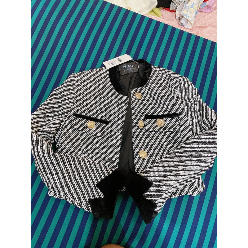 Áo khoác kiểu trẻ trung size M sọc trắng đen mới 472442