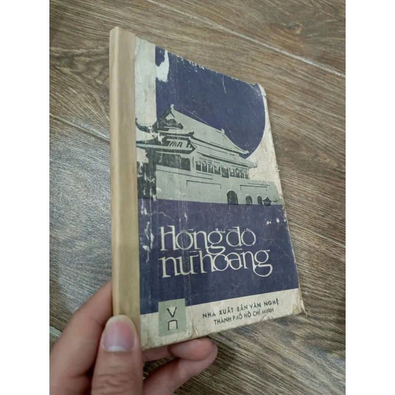 Hồng đô nữ hoàng 977579