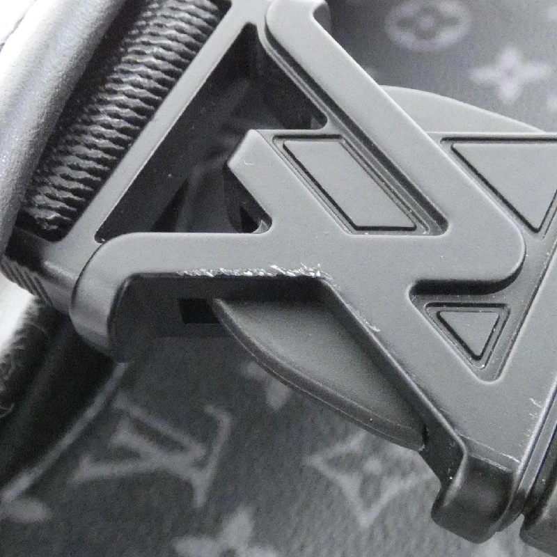 Túi đeo chéo Louis Vuitton Monogram Eclipse Voyage PM M12517 610226