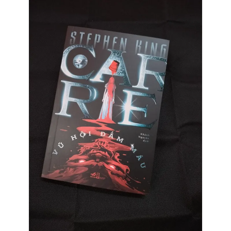 CARRIE VŨ HỘI ĐẪM MÁU - STEPHEN KING 931316