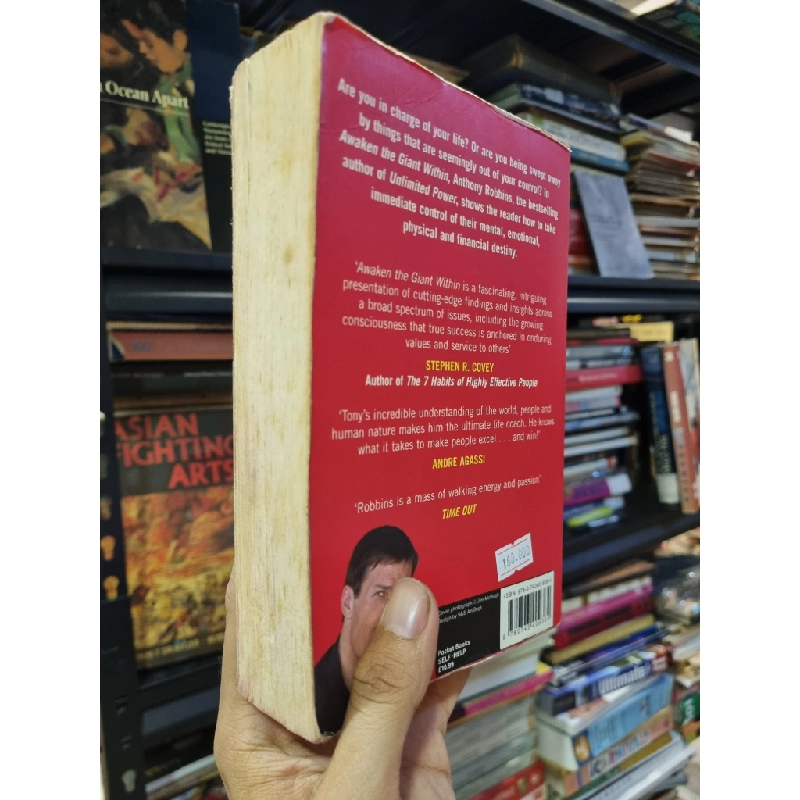 AWAKEN THE GIANT WITHIN : Take Immediate Control of Your Mental, Emotional, Physical and Financial Destiny - Anthony Robbins 302358