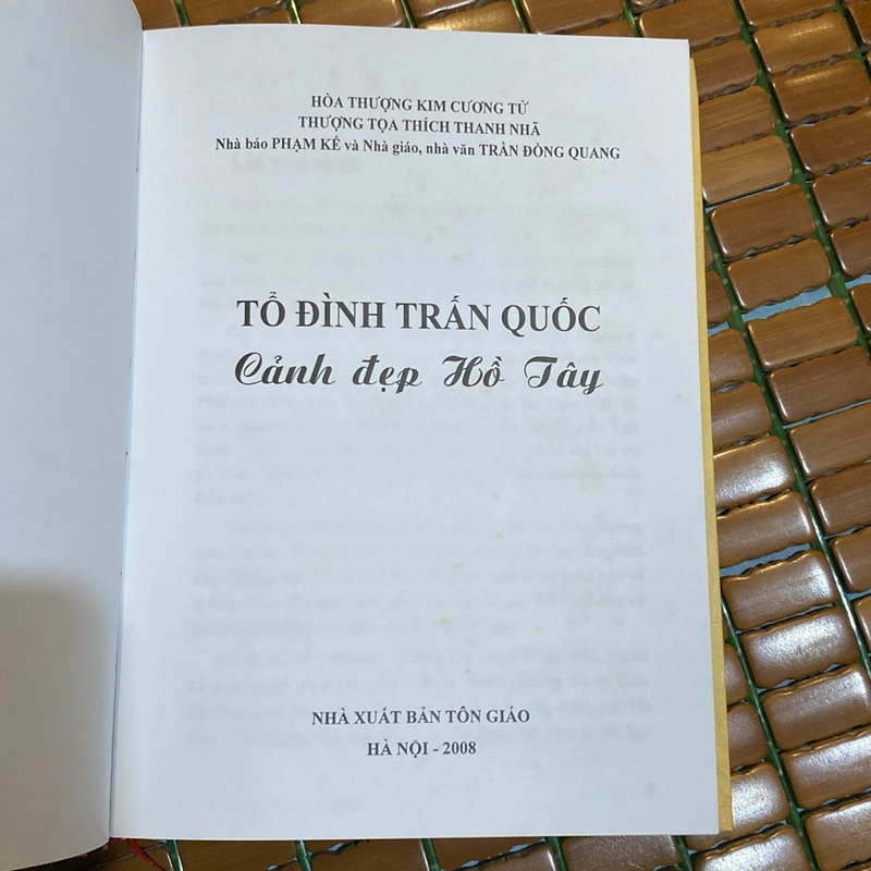 TỔ ĐÌNH TRẤN QUỐC, CẢNH ĐẸP HỒ TÂY, bản bìa cứng, xuất bản năm 2008 529676