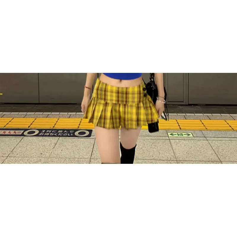 Chân váy xếp ly ngắn vàng như hình mới 99% 760037