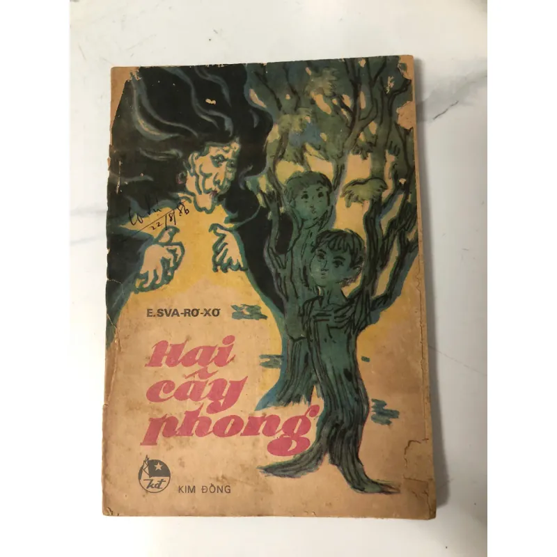 Hai cây phong  Tác giả: E. Sva-ro-xo 739745