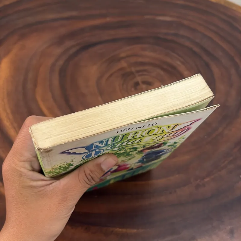 II Văn Học: Nụ Hôn Của Quỷ (Tập 1) - Tiểu Ni Tử - 2011 1008462