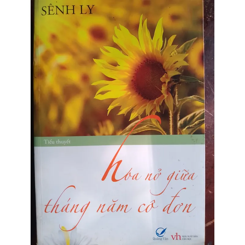 Hoa nở giữa tháng năm cô đơn 720310