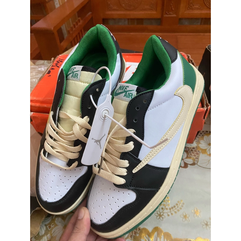 Nike mới 100% size 40 198775