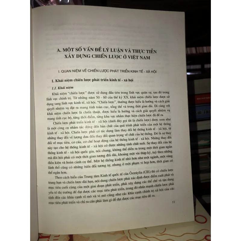 Một số vấn đề về lý luận, phương pháp luận, phương pháp xây dựng chiến lược… 754028