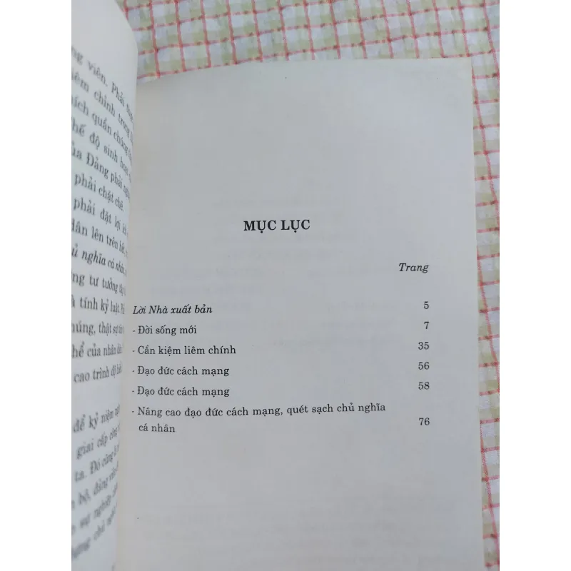 VỀ ĐẠO ĐỨC CÁCH MẠNG - Hồ Chí Minh 961645