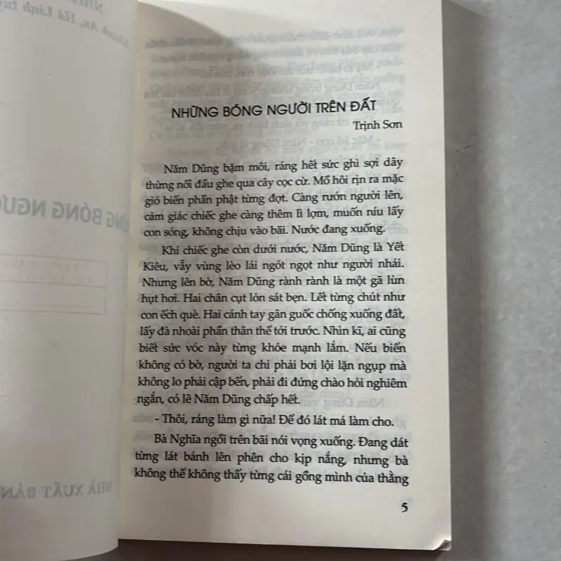 Những bóng người trên đất 746841