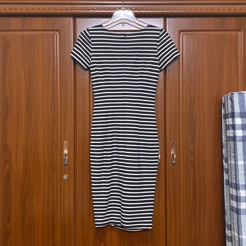 Đầm body kẻ công sở , xẻ đùi 989995