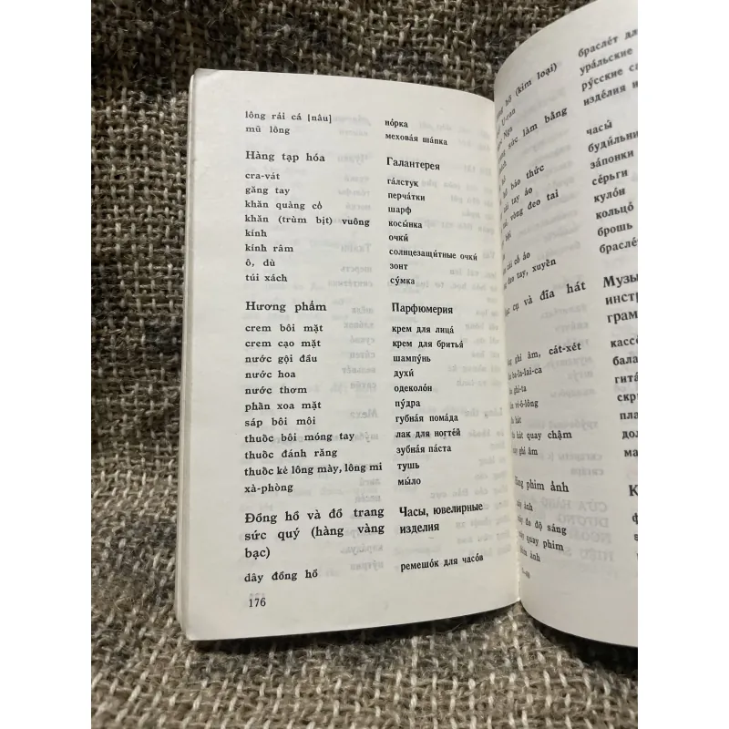 Hội thoại Việt Nga - in tại Nga ; gần 200 trang khổ Mimi  1010102