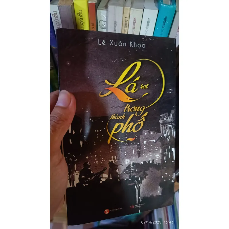 Lá Rơi Trong Thành Phố 558189