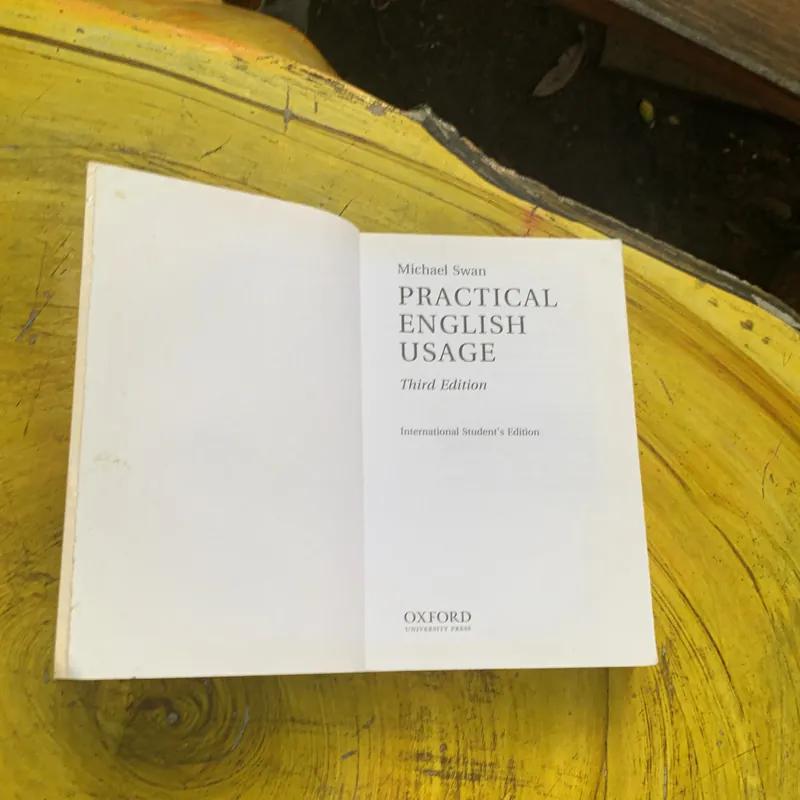 A PRACTICAL ENGLISH USAGE - MICHAEL SWAN 737245