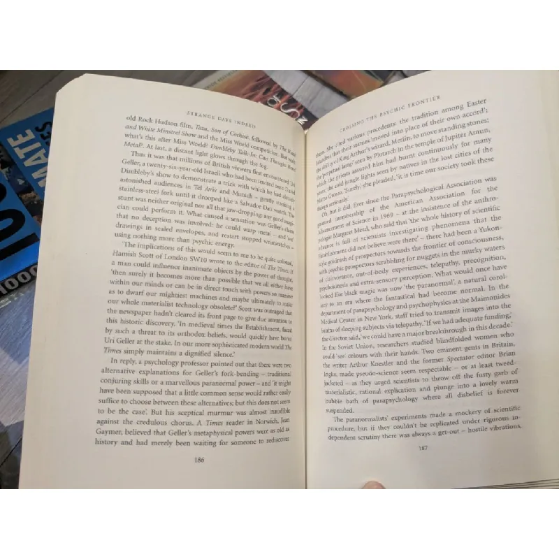 Strange days indeed - Francis Wheen 703677